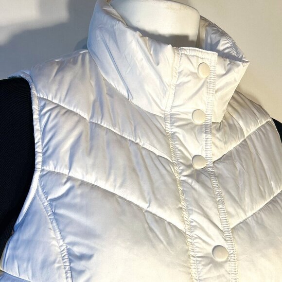 Hannah SZ L White Puffer Vest Street Style Warm Ski Wardrobe Staple Timeless - Picture 5 of 8
